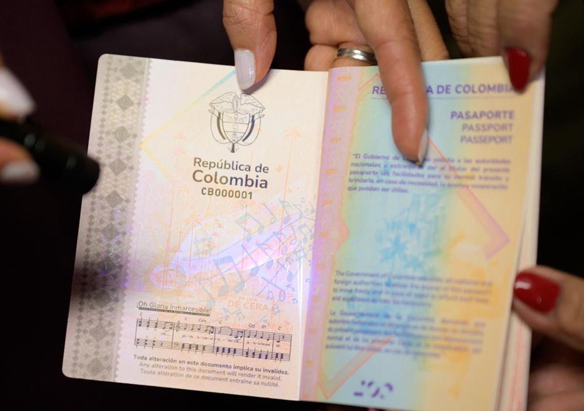 Cancillería admite delicada situación con nuevos pasaportes en Colombia
