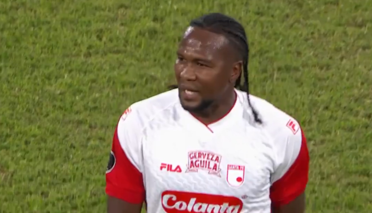 Hugo Rodallega explotó al ser sustituido en la derrota de Santa Fe vs Platense
