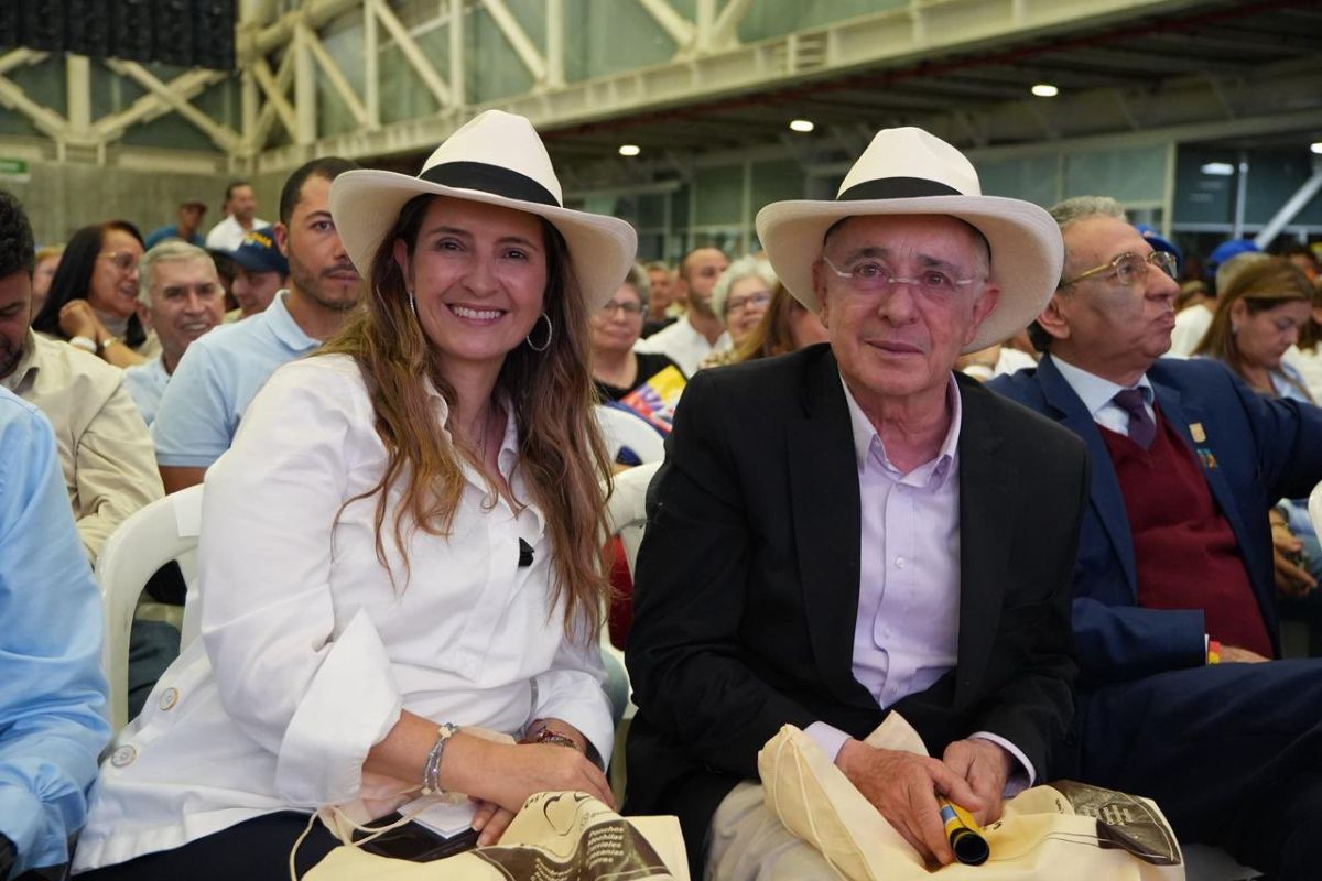 Álvaro Uribe respondió a propuesta de Paloma Valencia de ser ministro de Defensa