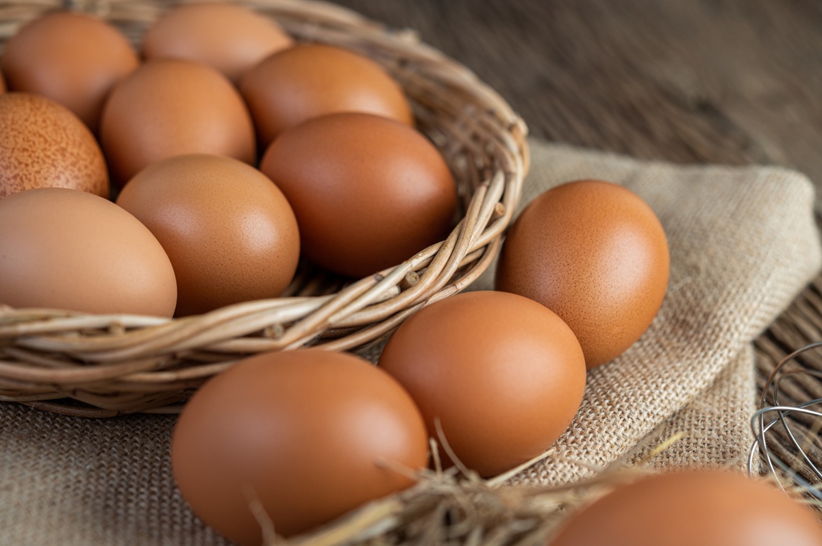 Éxito, Alkosto y más supermercados criticados por huevos en Colombia, en informe