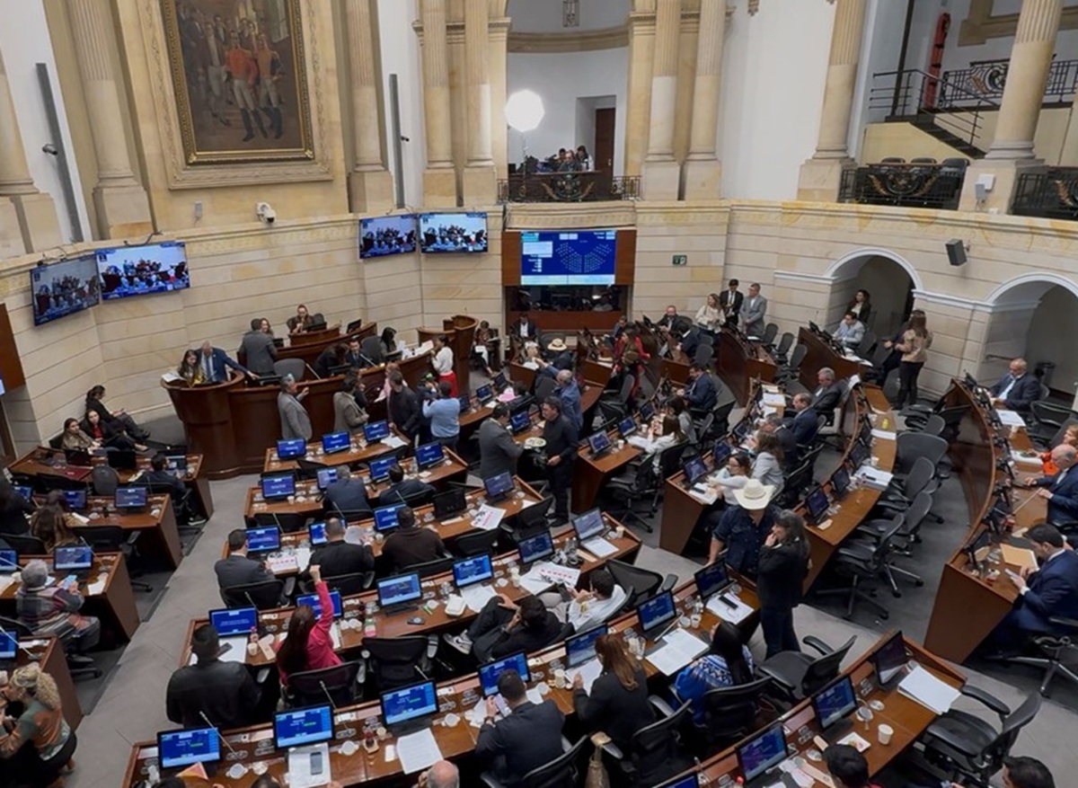 Gustavo Petro propone ley sobre inasistencias en el Congreso de Colombia en 2026