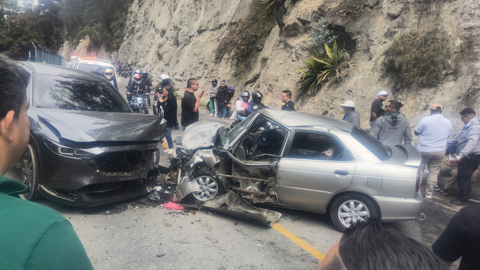 Accidente en la vía Mesitas-Bogotá: 2 carros se enfrentaron de frente hoy