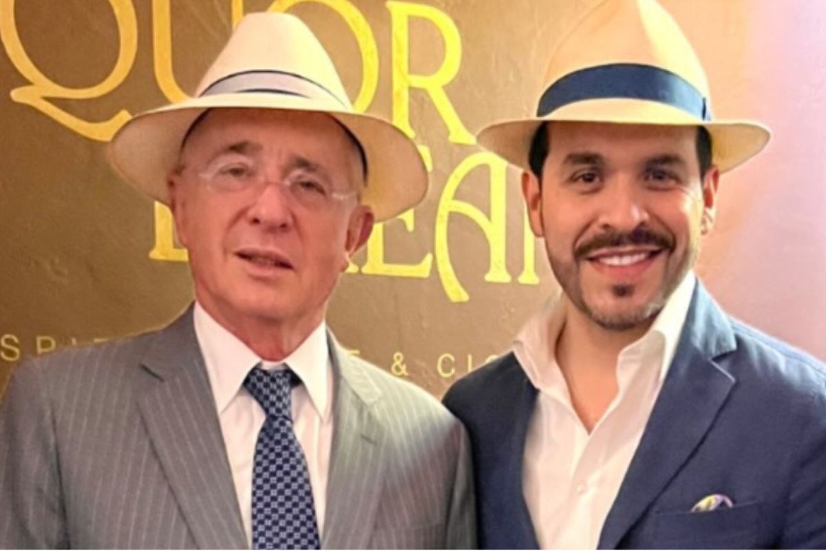 Álvaro Uribe evitó responder si votaría por Abelardo de la Espriella en las elecciones presidenciales. Prefirió ratificar su apoyo a Paloma Valencia.