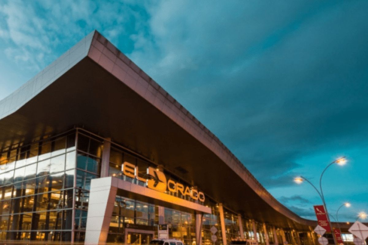 Investigación vincula a explosivistas de disidencias de las Farc con drones hallados cerca del aeropuerto El Dorado y Catam en Bogotá.