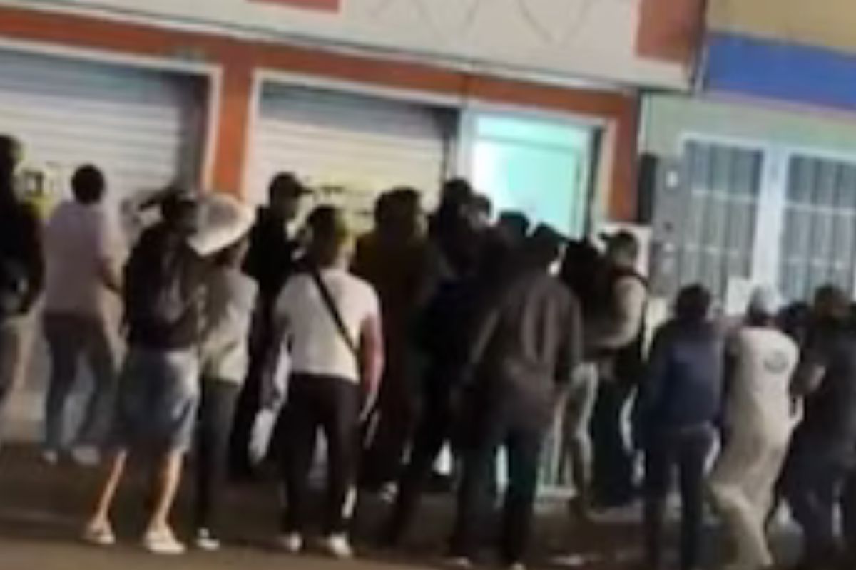 Madre de niño que cayó de un cuarto piso en Suba, Bogotá, explica qué pasó. Detalles del estado de salud del menor y respuesta a acusaciones de maltrato.