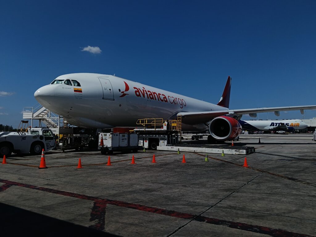 Avión de carga de Avianca en el aeropuerto Internacional de Miami / Pulzo
