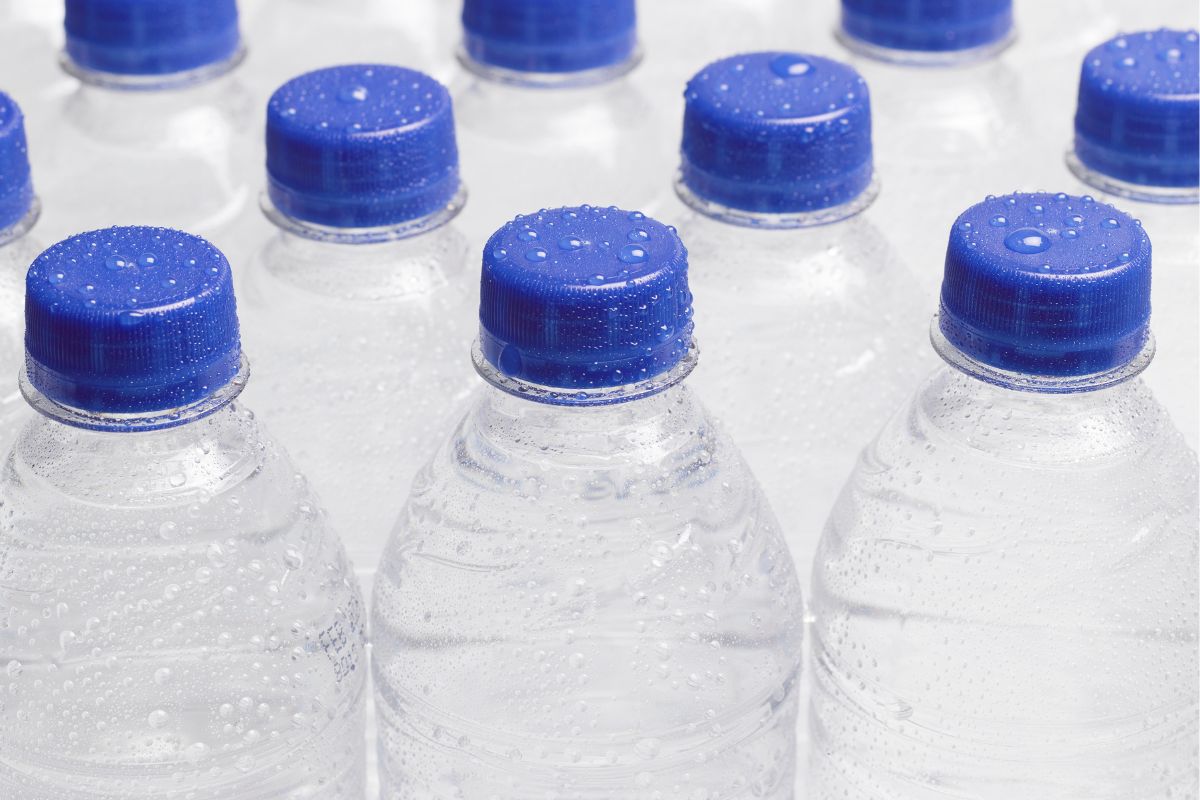 Alerta sanitaria del Invima por agua Purifresk. El instituto advierte que el producto es fraudulento y pide a los ciudadanos abstenerse de consumirlo. 