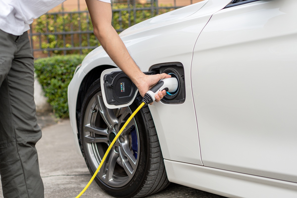 Buena noticia para los dueños de carros híbridos y eléctricos en Colombia