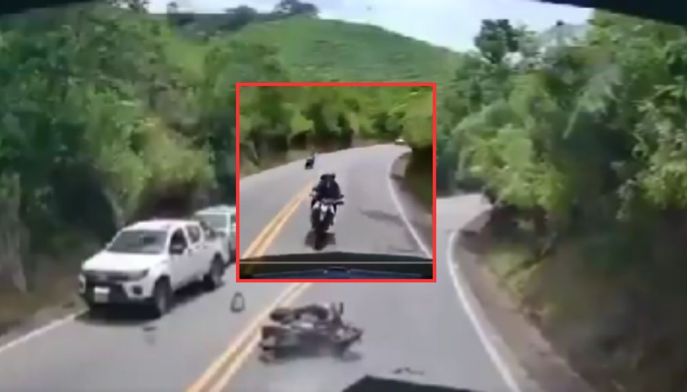 Motocicleta chocó contra tractomula por imprudencia y todo quedó en video