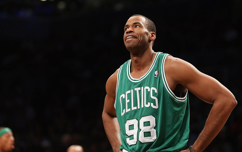 Jason Collins cuando jugaba con los Boston Celtics. El primer basquetbolista que se declaró abiertamente gay en la NBA murió a los 47 años / Getty Images