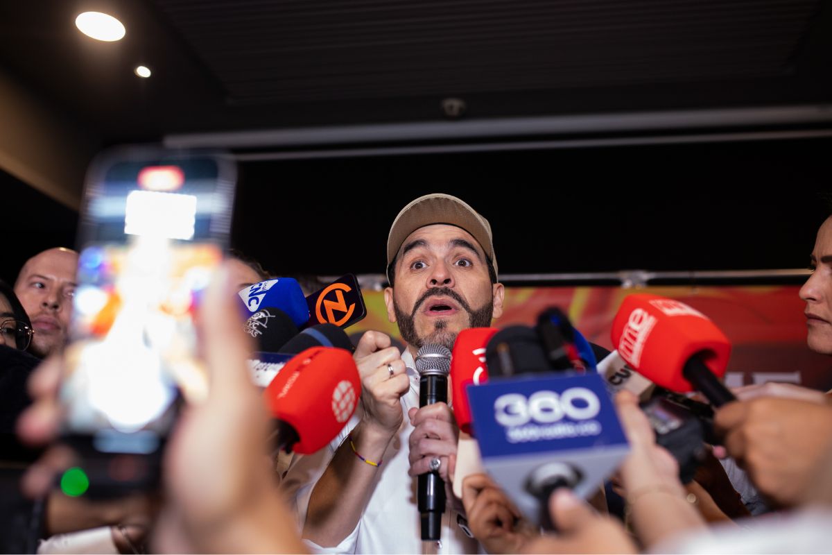 Abelardo de la Espriella ofreció disculpas a la periodista Laura Rodríguez por su comportamiento en el programa de Jhovanoty. "No hubo mala fe", dijo.