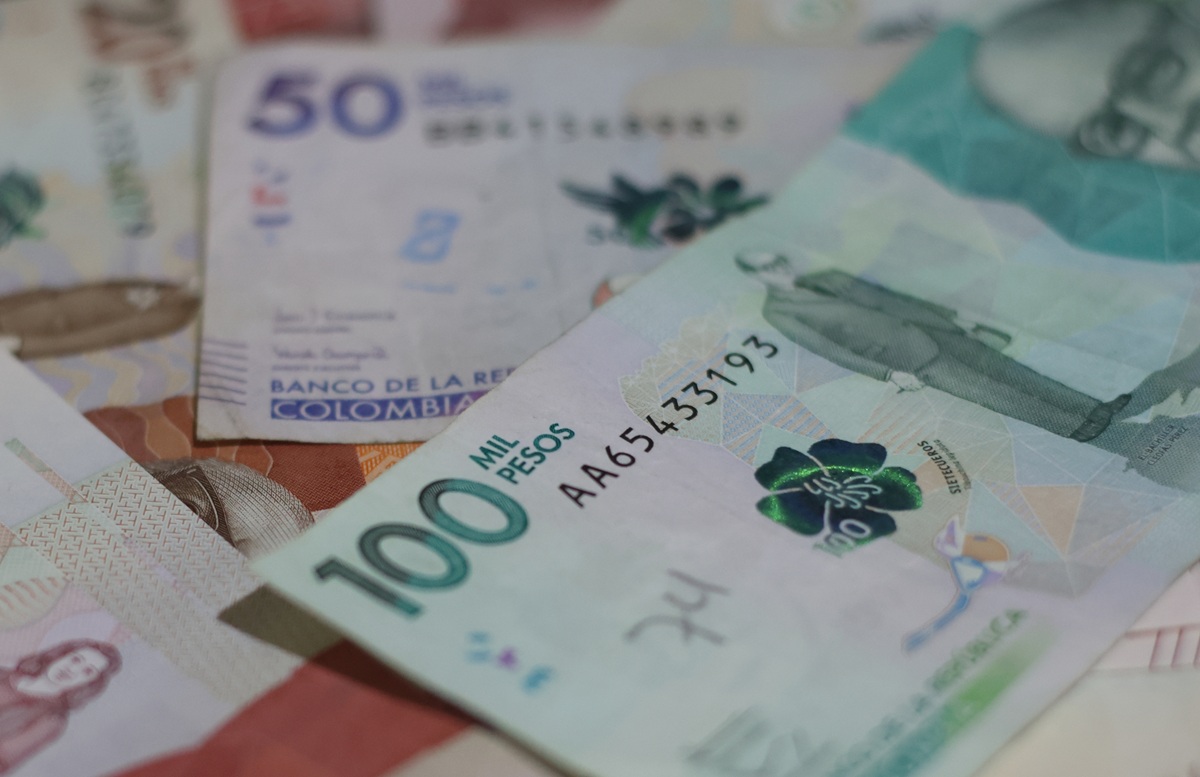 Alertan por nuevos billetes falsos que circulan en Colombia: cayó una banda