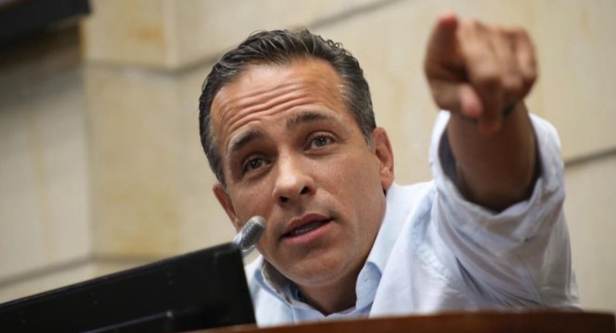Alexander López, senador del Pacto Histórico cuya camioneta fue atacada a tiros en Cauca