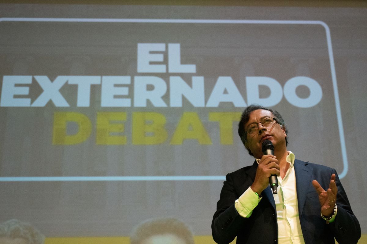 ¿Petro rector del Externado? El periodista Felipe Zuleta sacó a la luz los estatutos que le impiden al presidente cumplir este deseo. "Imposible".