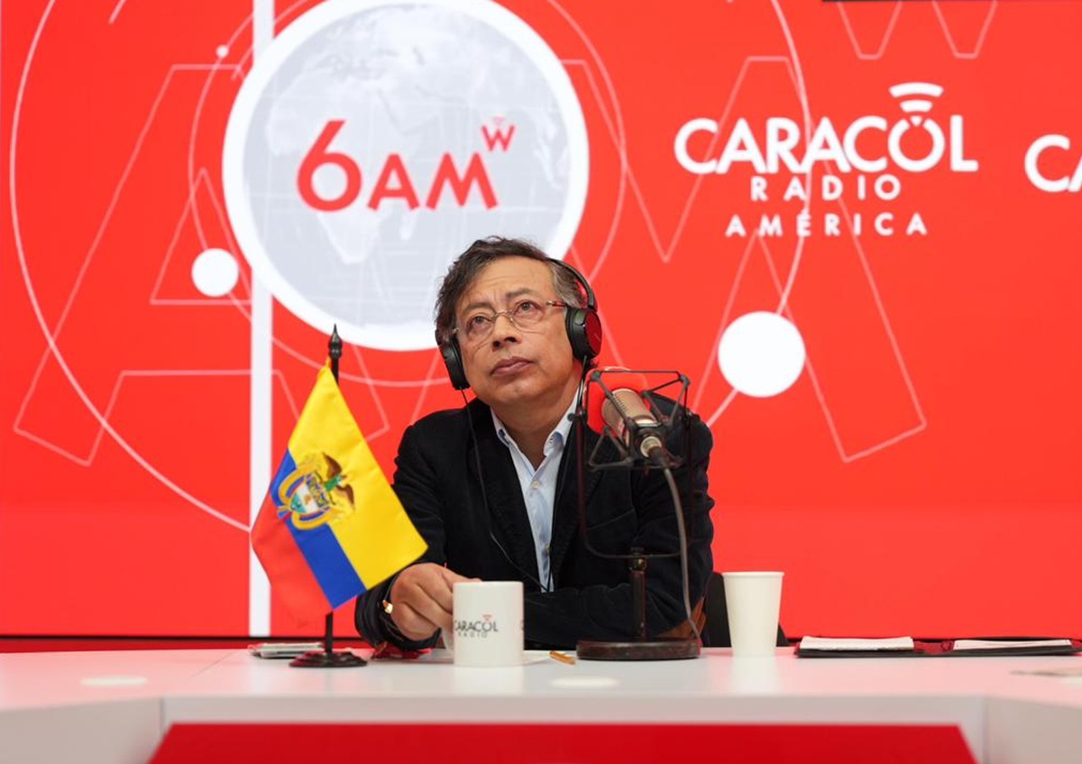 Gustavo Petro habló con periodistas, pero mirando siempre la primera vuelta