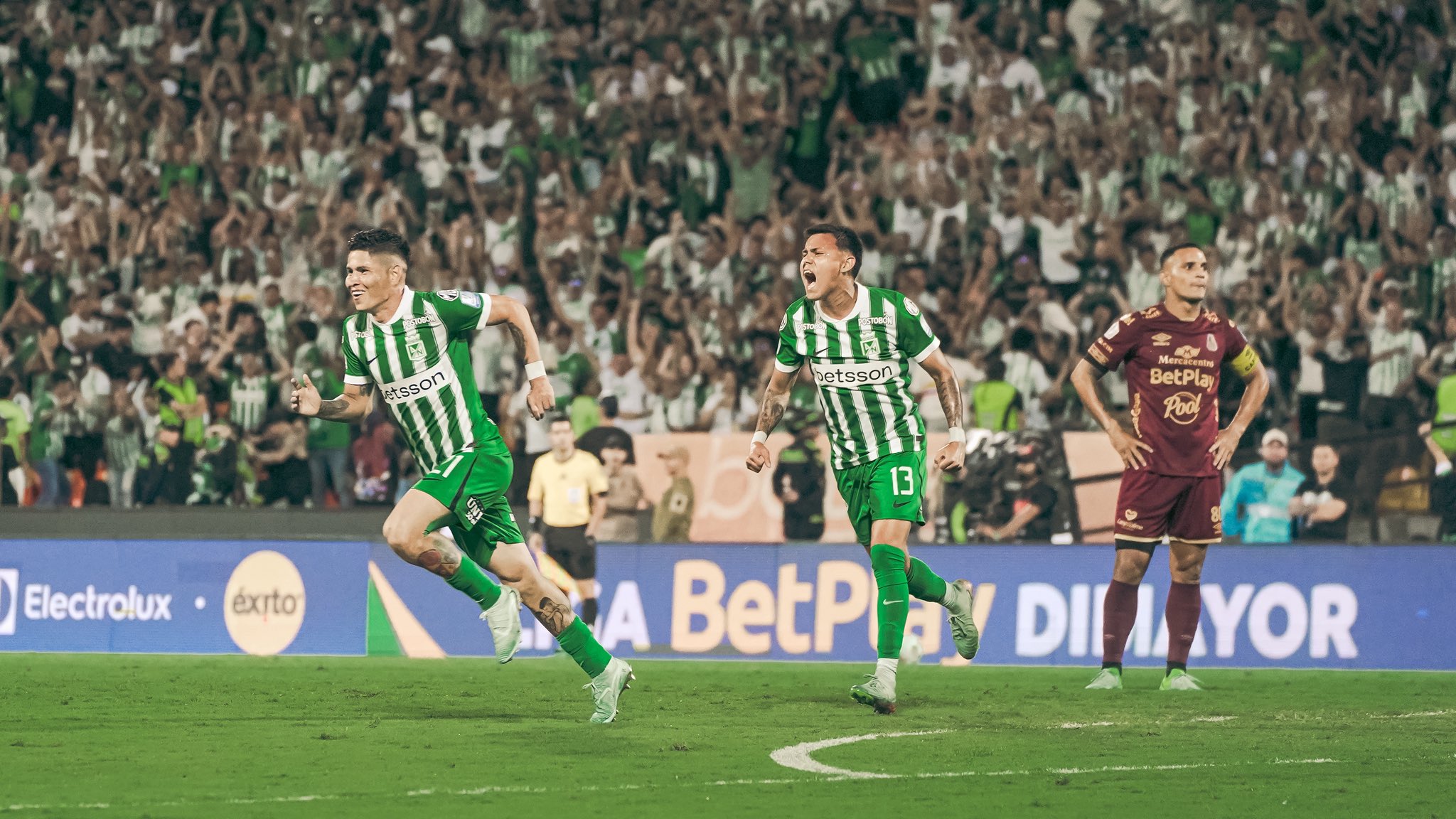 Atlético Nacional celebrando su triunfo contra Deportes Tolima para clasificar a la final de la Liga Beptlay