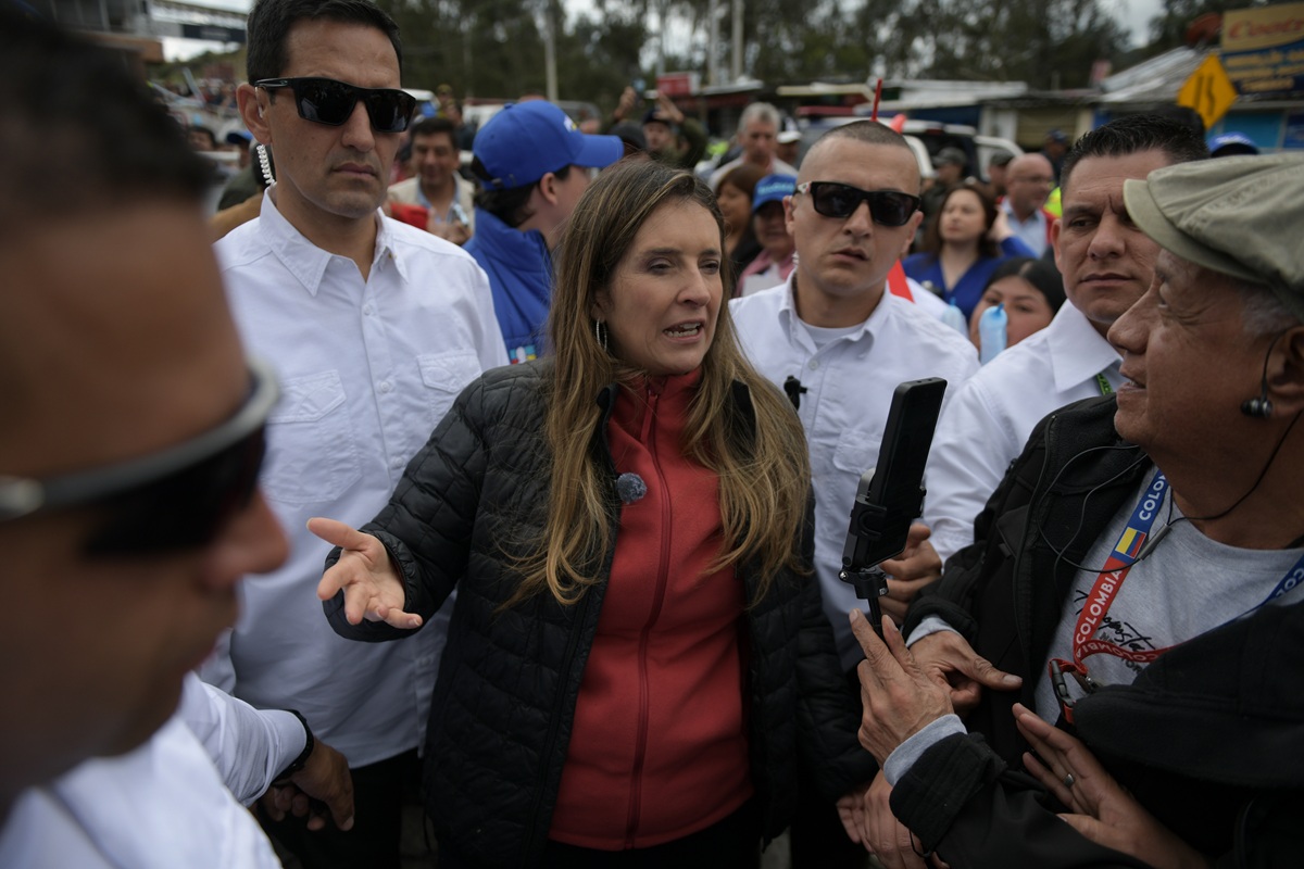 Paloma Valencia alerta por ingreso de 800 trabajadores temporales a planta