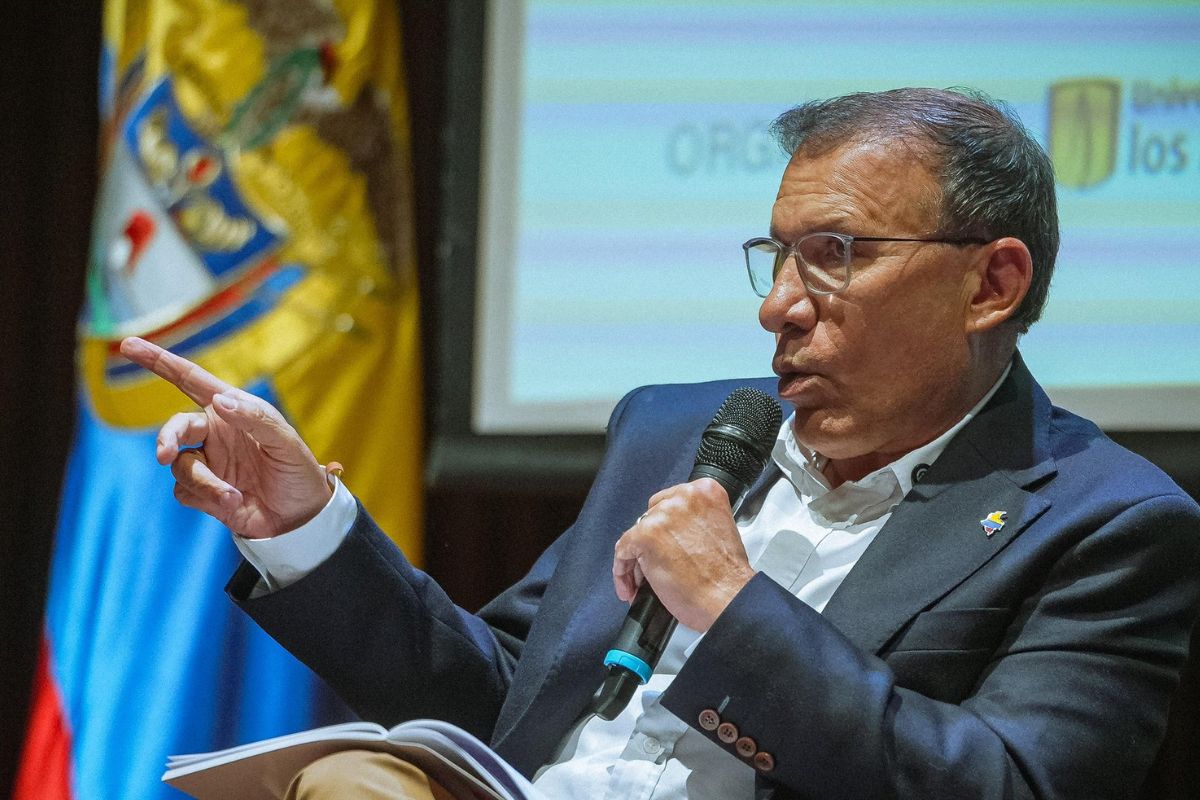 Analizamos la estrategia política de Roy Barreras al anunciar su apoyo condicionado a Iván Cepeda a pocos días de las elecciones de este 31 de mayo.
