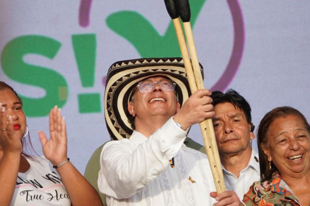 El presidente Gustavo Petro generó debate en redes sociales al publicar un video donde defiende los resultados de empleo, salarios y pobreza en Colombia.
