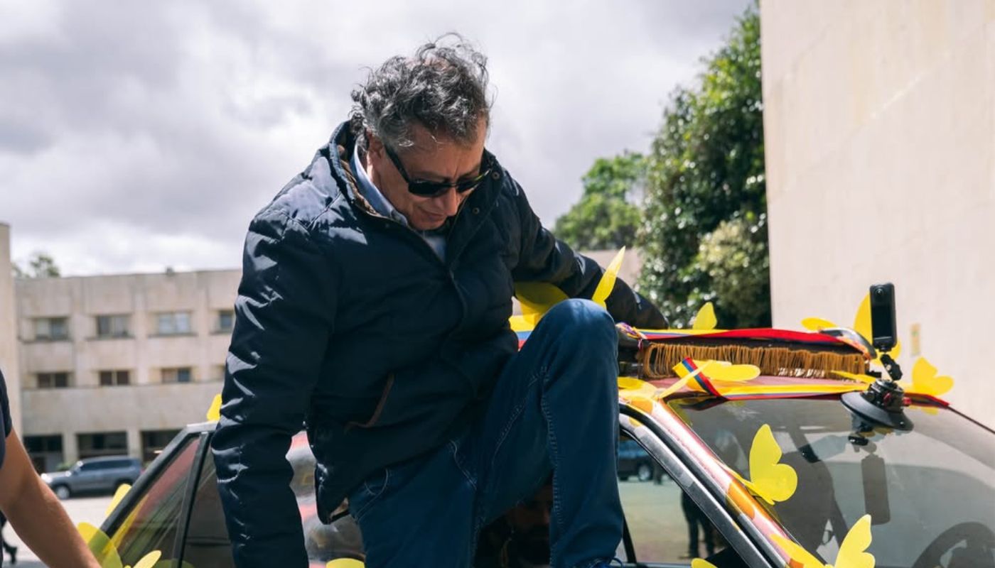 Gustavo Petro usó escalera en entrevista con comediantes de 'Por la ventana' 