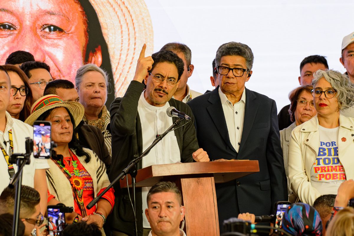 Armando Benedetti analiza dejar el Ministerio del Interior para unirse a la campaña de Iván Cepeda tras reunión con Gustavo Petro