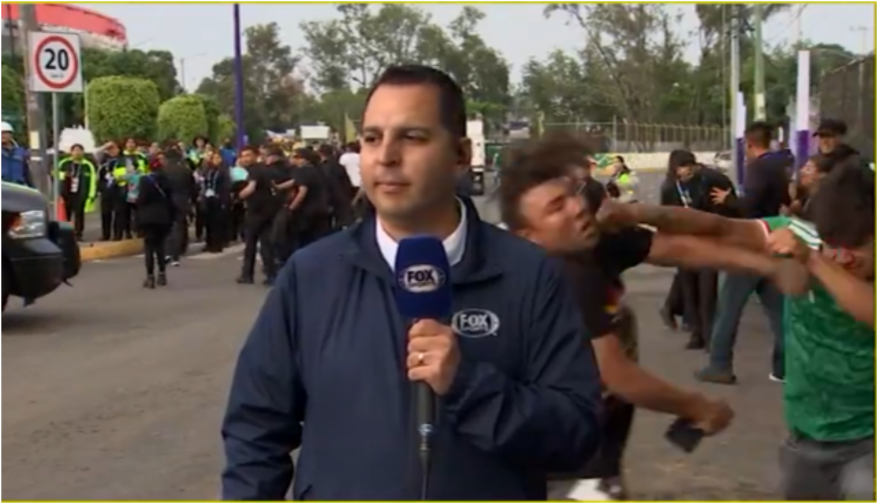Mundial 2026: periodista de Fox Sports casi se lleva un puño por pelea de joven