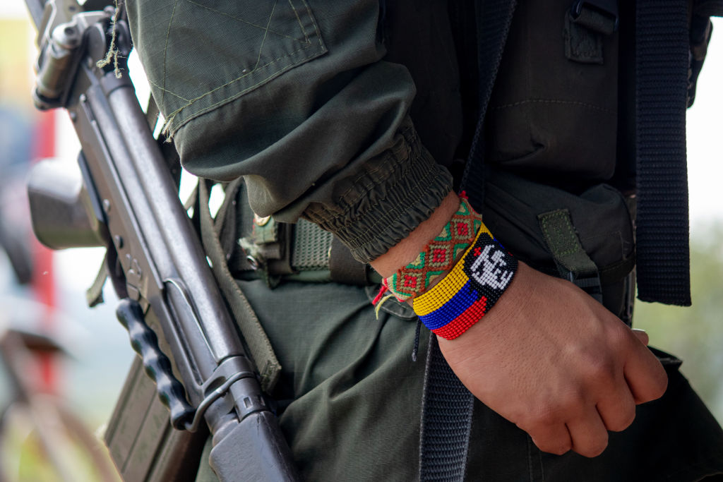 Gustavo Petro ordenó parar operaciones militares contra una disidencia de Farc