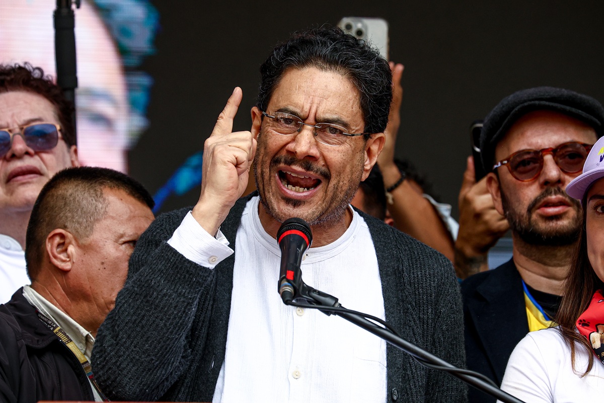 BOGOTA, COLOMBIA - JUNE 13: Colombian presidential candidate Ivan Cepeda, of the Pacto Historico party, gives a speech to his supporters during the closing event of his campaign in Bogota, Colombia, on June 13, 2026. (Photo by Lucas Aguayo Araos/Anadolu via Getty Images)