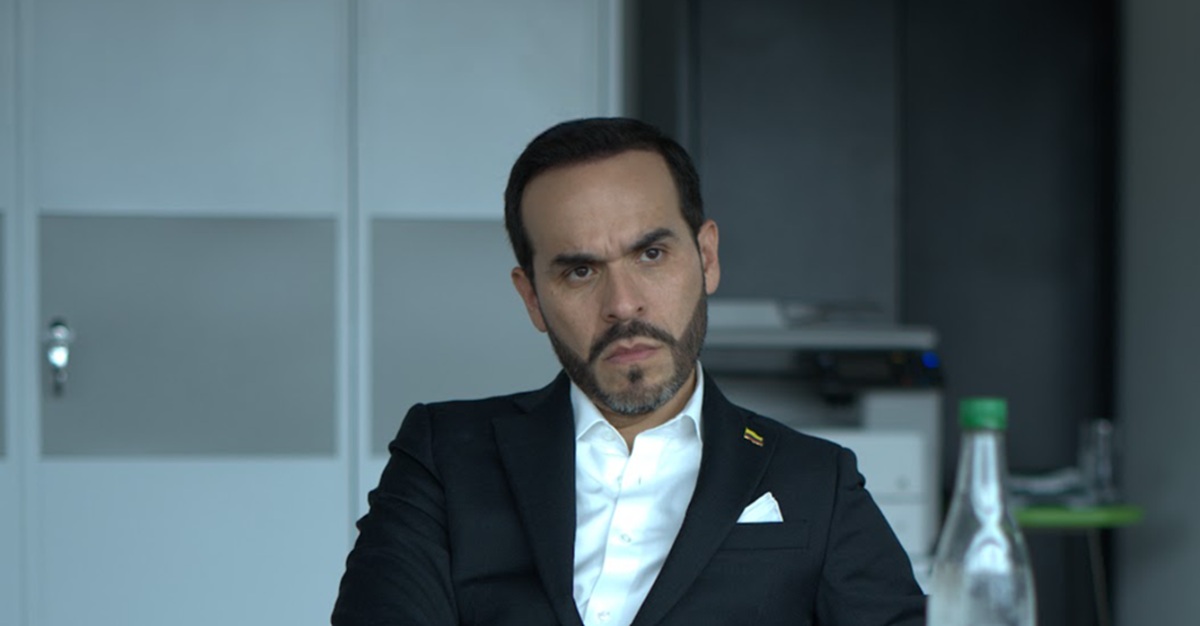 Abelardo de la Espriella, candidato presidencial, durante su visita a Pulzo / Pulzo