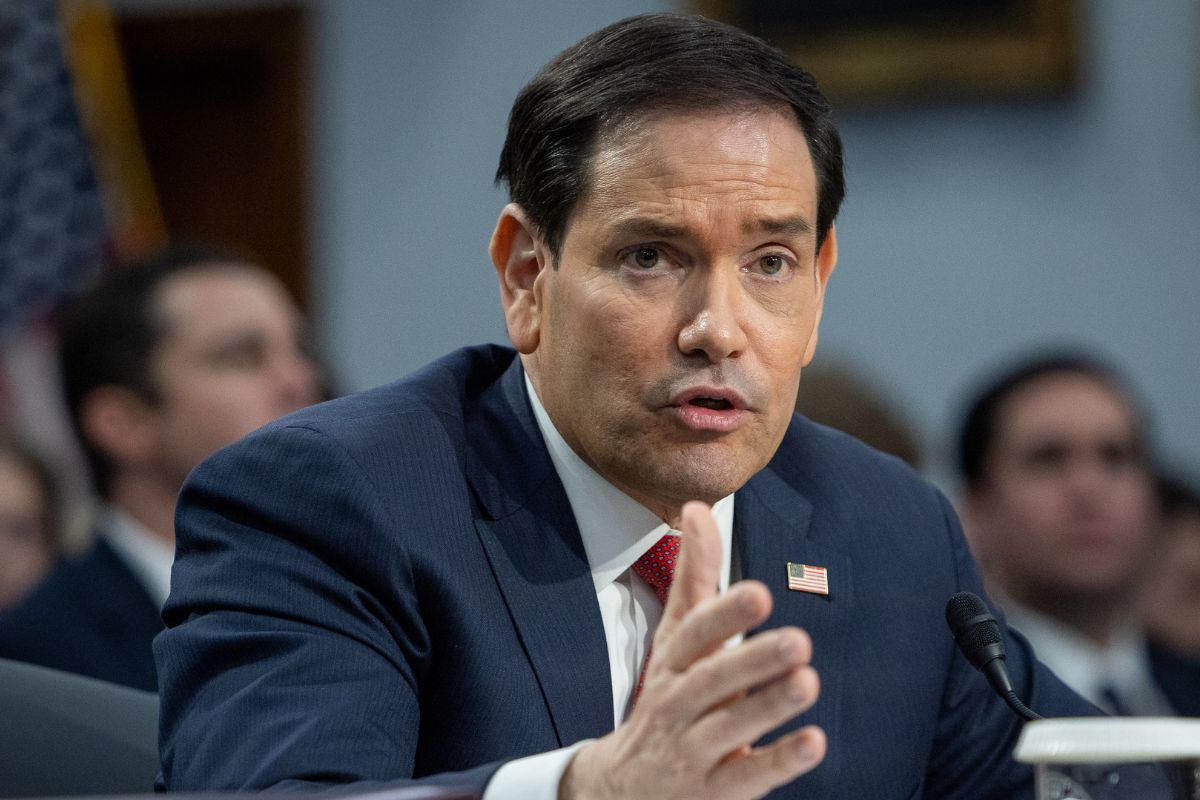 Cinco profesionales colombianos demandaron al secretario de Estado de EE. UU., Marco Rubio, tras el bloqueo de sus visas de inmigrante legal. 
