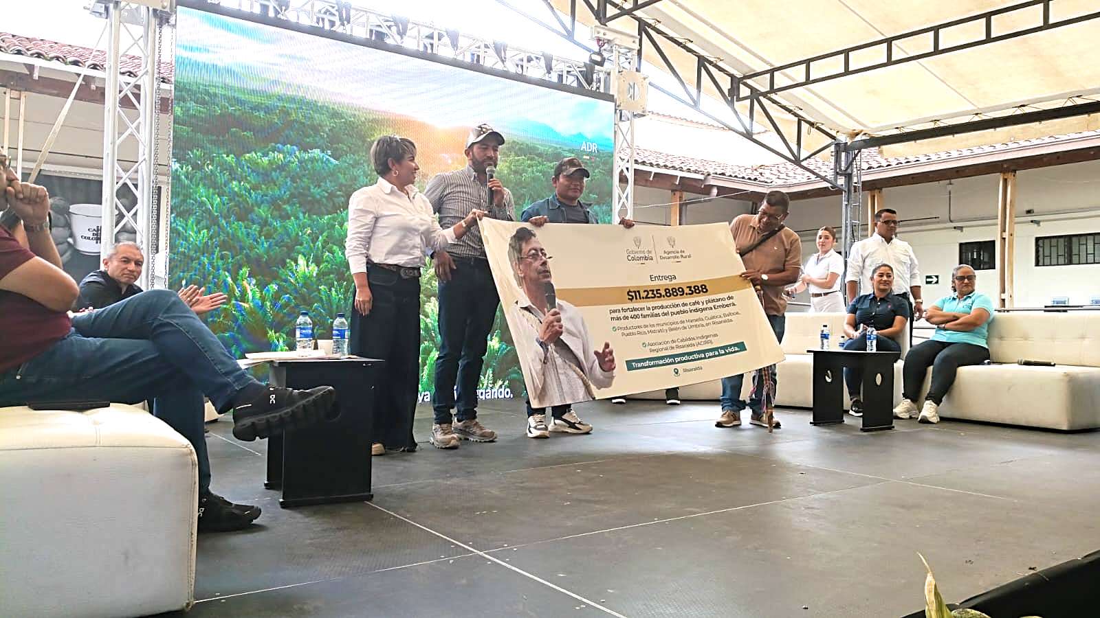 Agencia de Desarrollo Rural da apoyo a productores de café y leche en Colombia