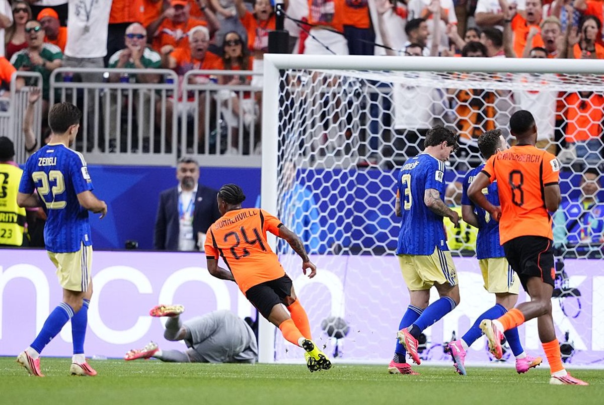 Crysencio Summerville, de Países Bajos, celebra al anotar el quinto gol de su equipo durante el partido del Grupo F de la fase de grupos de la Copa Mundial de la Fifa 2026, entre Países Bajos y Suecia en el NRG Stadium en Houston, Texas, Estados Unidos, el 20 de junio de 2026