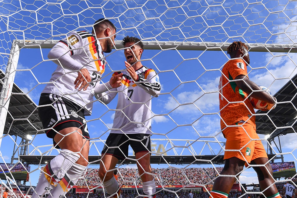 Deniz Undav (Alemania) celebra con Kai Havertz (Alemania) su gol para empatar el marcador 1-1 contra Costa de Marfil en juego del grupo E de la Copa del Mundo en el Toronto Stadium