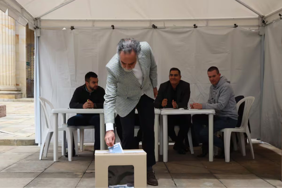 Conozca los detalles del voto secreto de Armando Benedetti y sus declaraciones sobre el futuro político en la segunda vuelta presidencial.