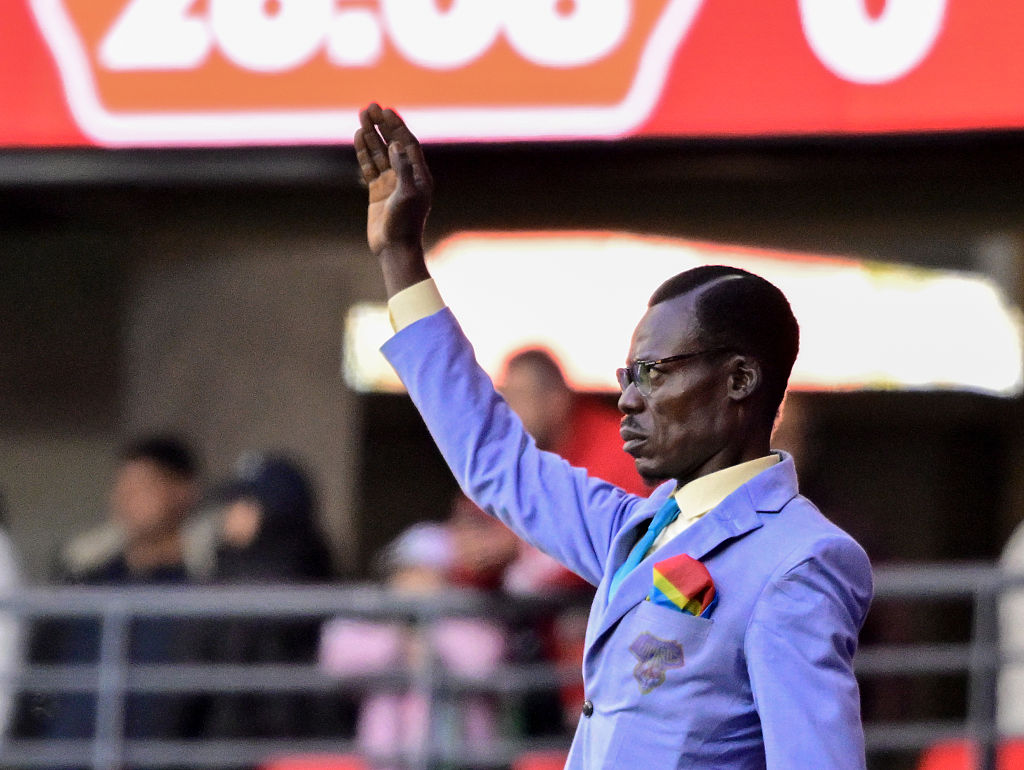 Mundial 2026: quién es el hincha del congo que no se mueve contra Colombia