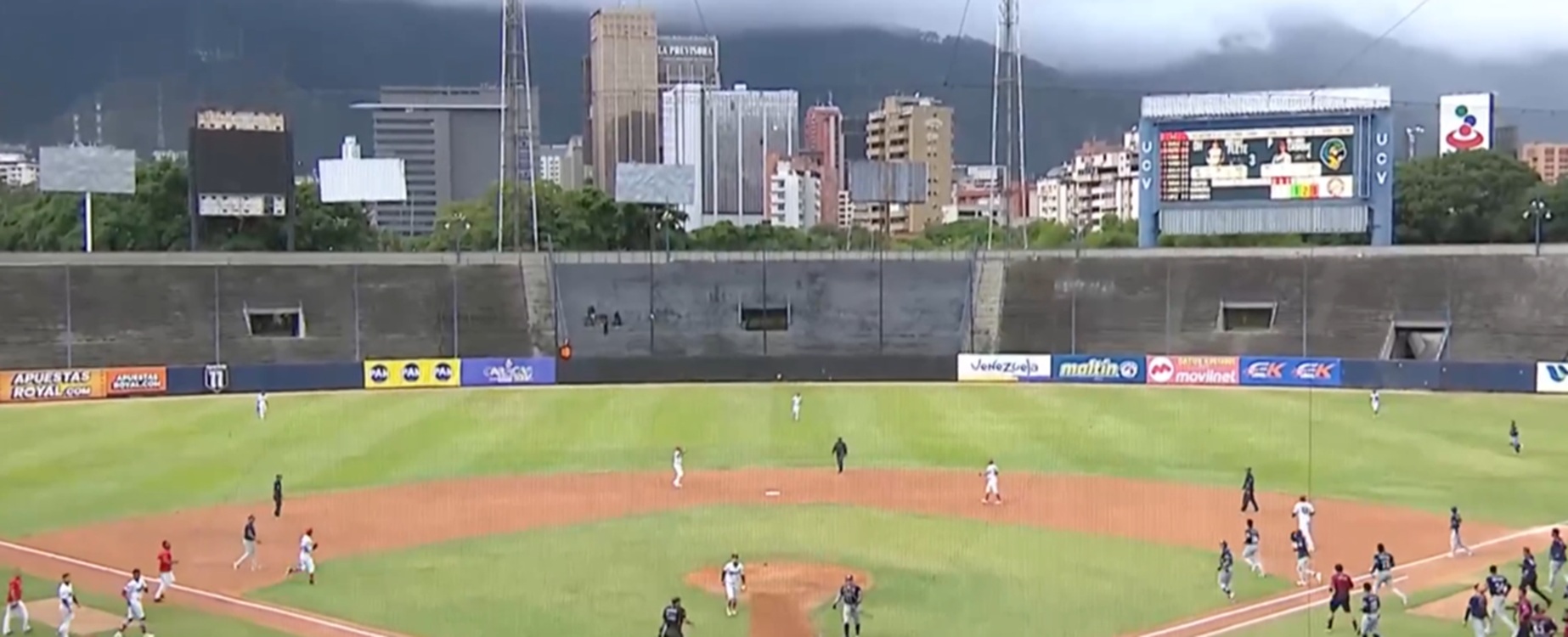 El partido de béibol entre Marineros y Senadores en Venezuela tuvo que ser interrumpido por un fuerte temblor de magnitud 7,5