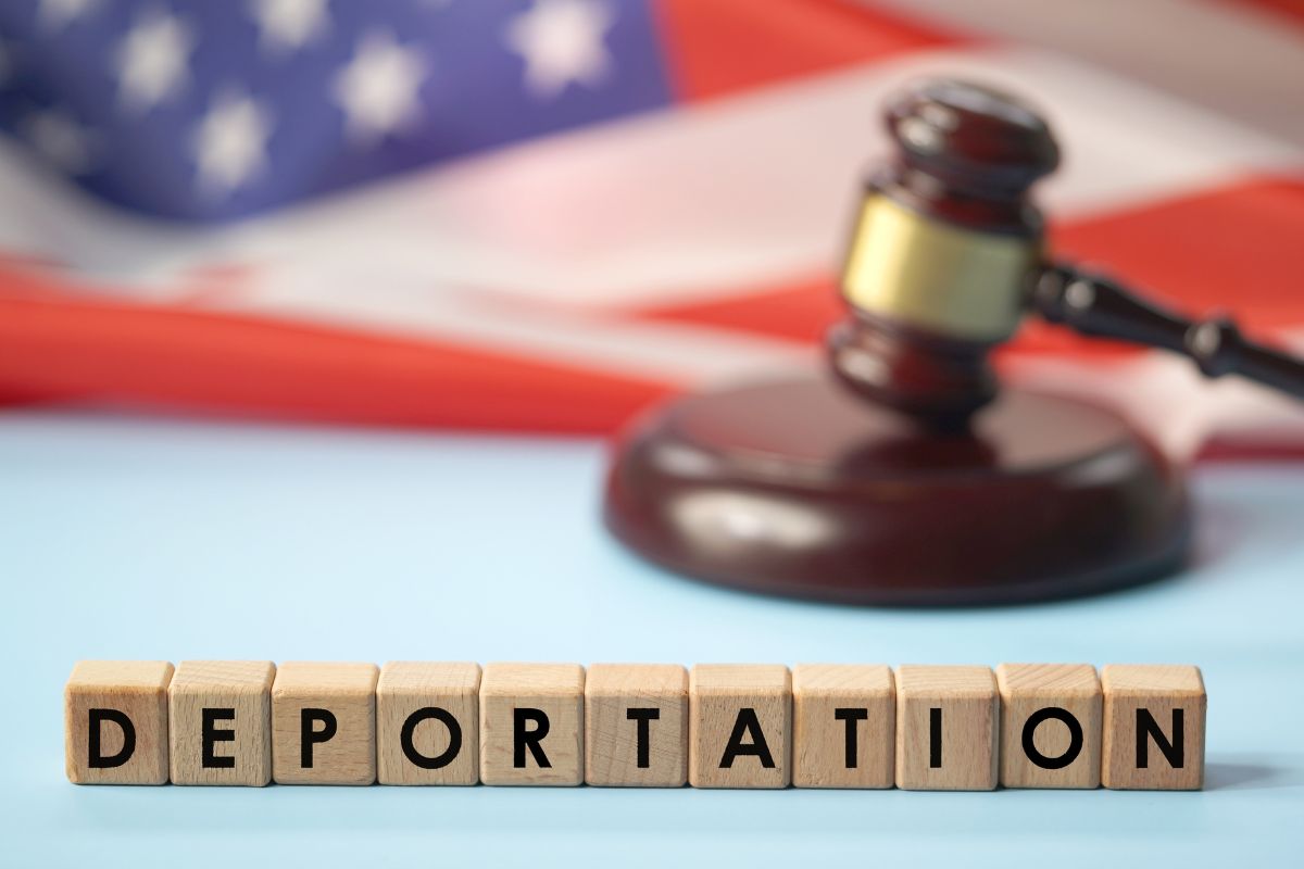 Conozca el alcance del fallo judicial en EE. UU. que reactiva las deportaciones exprés y la urgencia de acreditar dos años de permanencia continua.