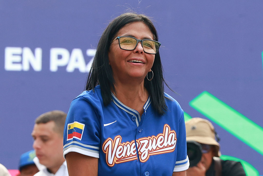 Abucheos a Delcy Rodríguez durante visita a zona del derrumbe en Caracas