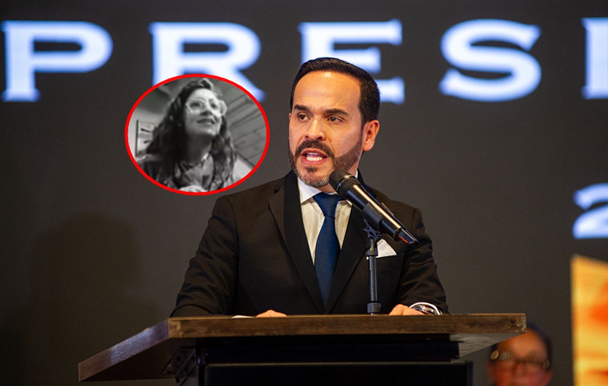 De fondo, Abelardo de la Espriella recibe sus credenciales que lo acreditan como presidente electo, luego de una reñida segunda vuelta electoral, en Bogotá, Colombia, el 25 de junio de 2026; resaltada la joven viral en redes por sus advertencias al gobierno.