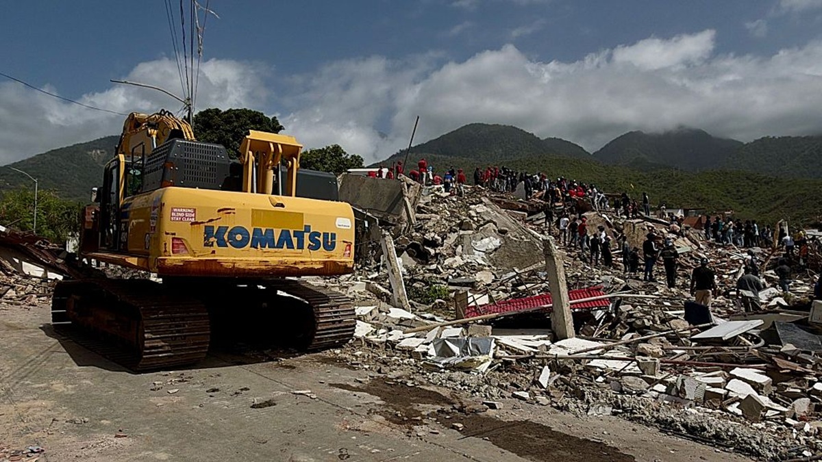 Las operaciones de búsqueda y rescate continúan en los sitios de los edificios derrumbados en Venezuela, tras los terremotos del 26 de junio de 2026. Los equipos de emergencia continuaron con los esfuerzos para localizar y rescatar a las personas atrapadas bajo los escombros.