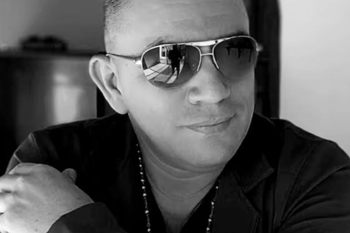 El mánager de Mauricio Uribe confirmó el fallecimiento del intérprete de música popular colombiana. Detalles sobre su legado musical y causas de su deceso.
