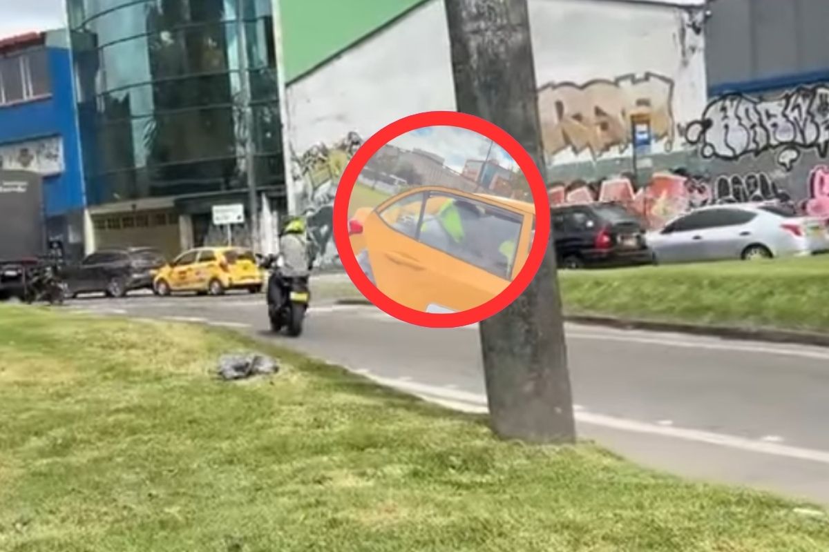 Vea el impactante video del asalto a un taxi en la avenida Américas de Bogotá. Las imágenes exponen las placas de la moto. 