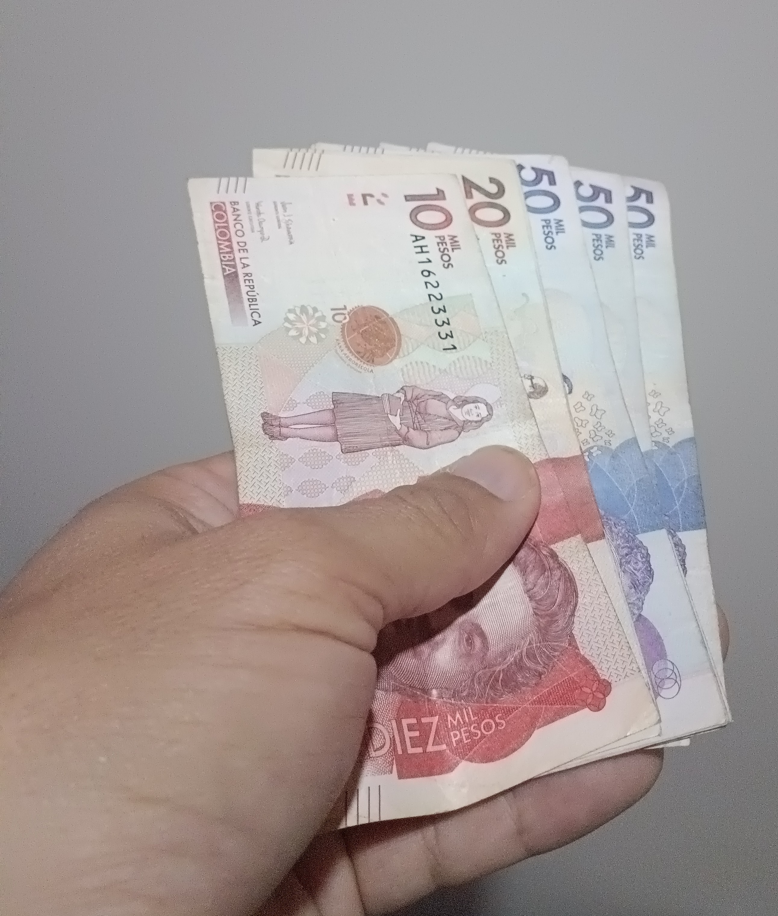 Pesos colombianos