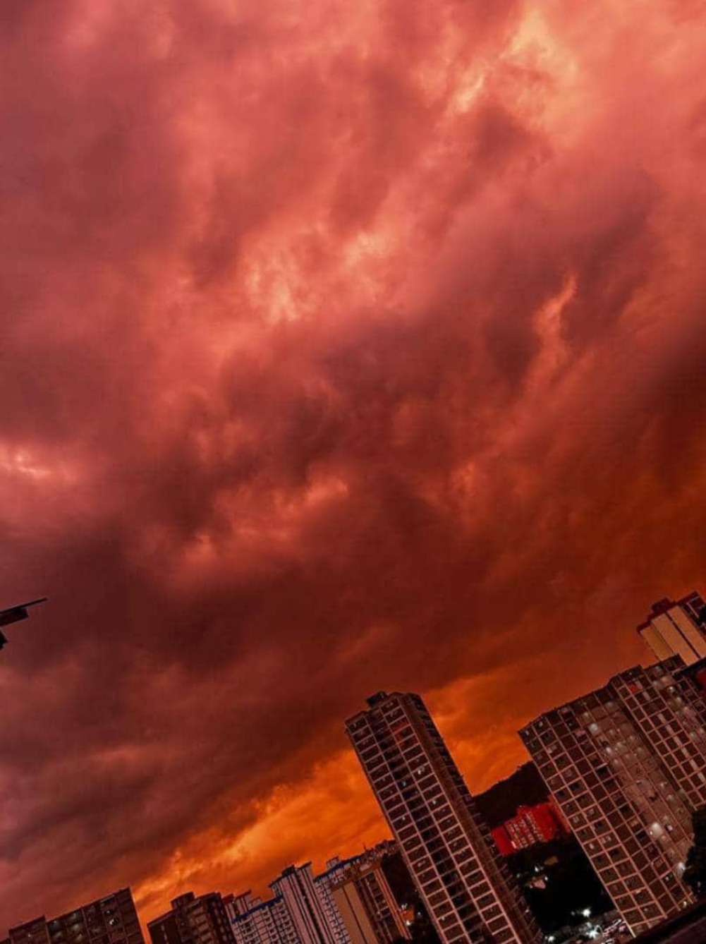 Así se vio el cielo en Caracas, Venezuela, este martes 30 de junio de 2026