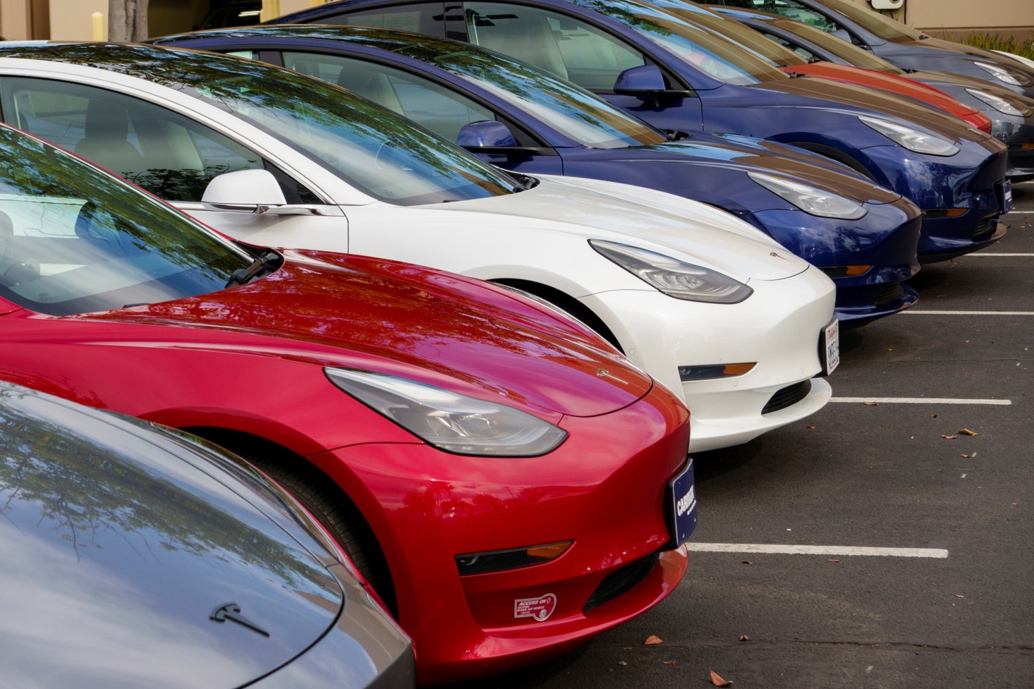 Carro Tesla en Colombia es el más vendido en 2026, seguido de Renault y KIA