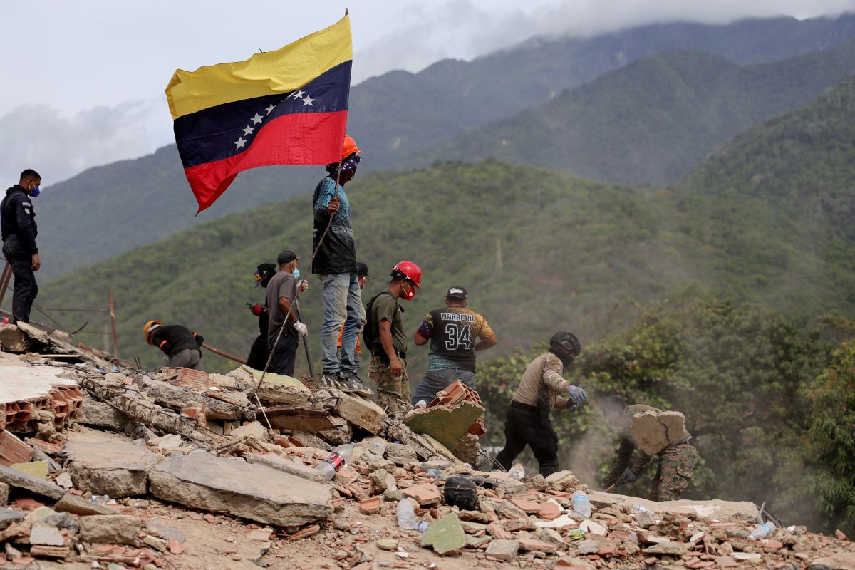 El doble sismo de magnitud 7,2 y 7,5 en Venezuela deja hasta el momento 2.295 fallecidos, miles de heridos y una profunda crisis política institucional.