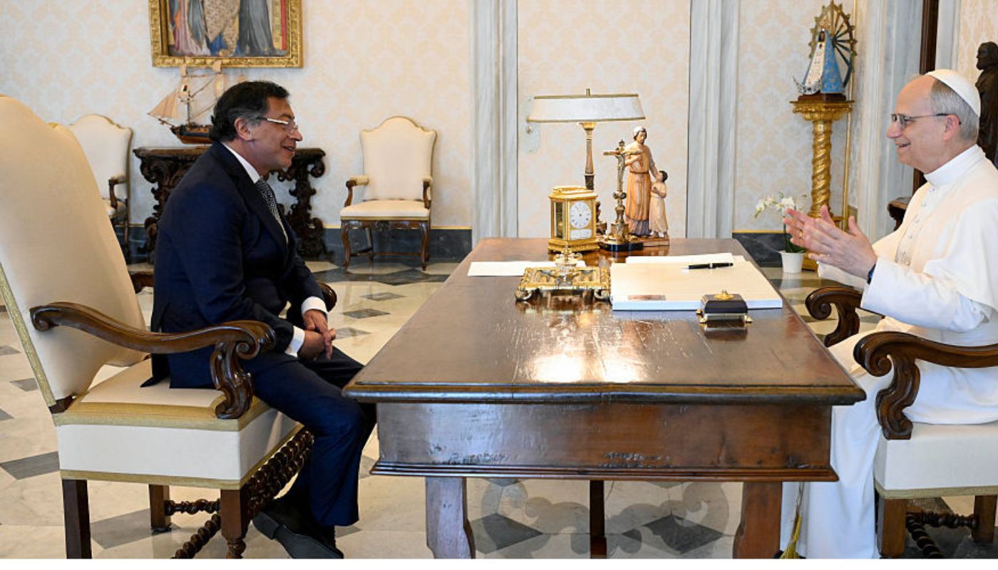Revelan foto de reunión entre Petro y papa León en el vaticano
