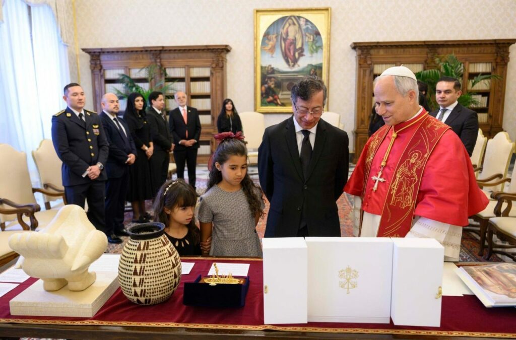 Encuentro entre Gustavo Petro y papa Léon (X: @vaticannews_es)