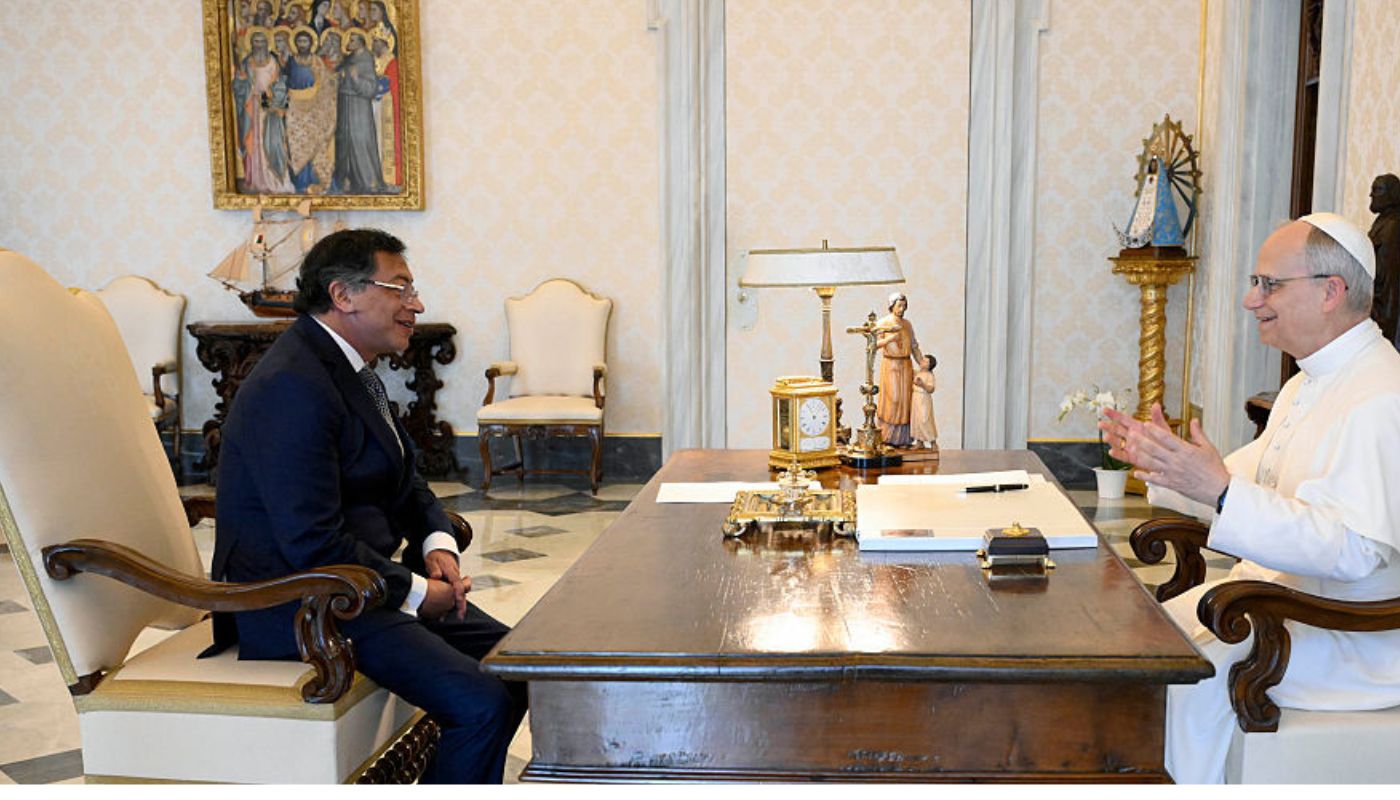 Revelan foto de reunión entre Petro y papa León en el vaticano