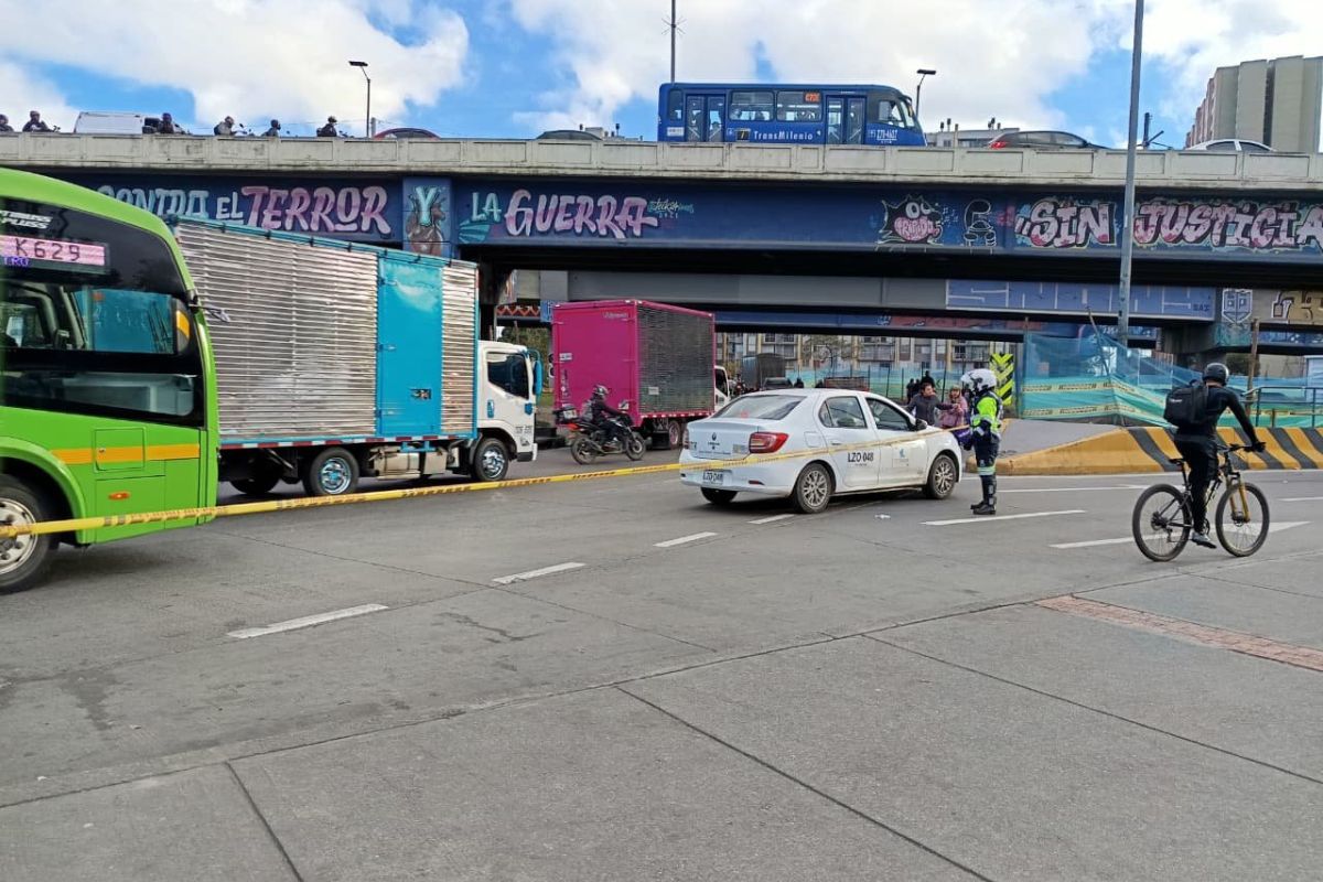 La Autopista Sur de Bogotá registra un cierre total en ambos sentidos por protestas a la altura del frigorífico Guadalupe. TransMilenio suspendió operación